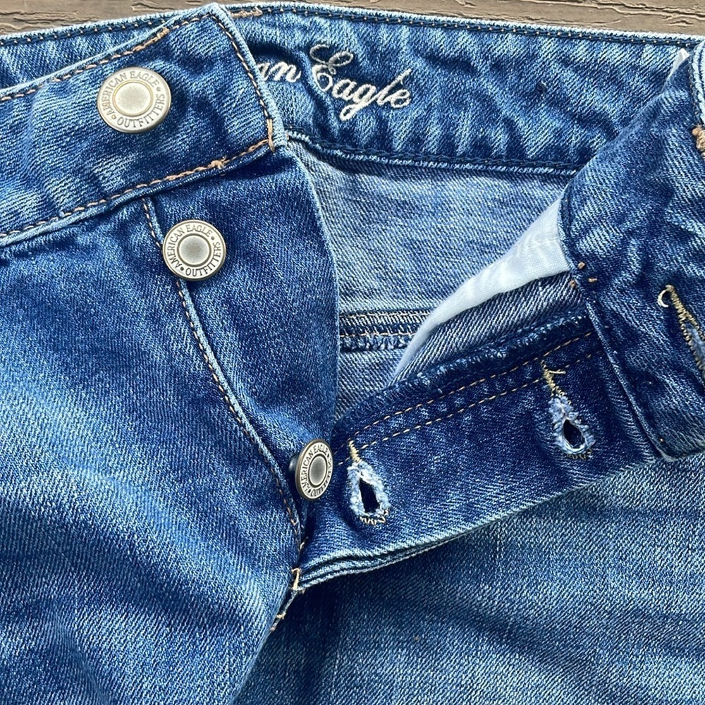 AMERICAN EAGLE WOMENS BLUE JEAN RAW HEM BUTTON FLY MINI SKIRT SIZE 6 - Picture 4 of 9